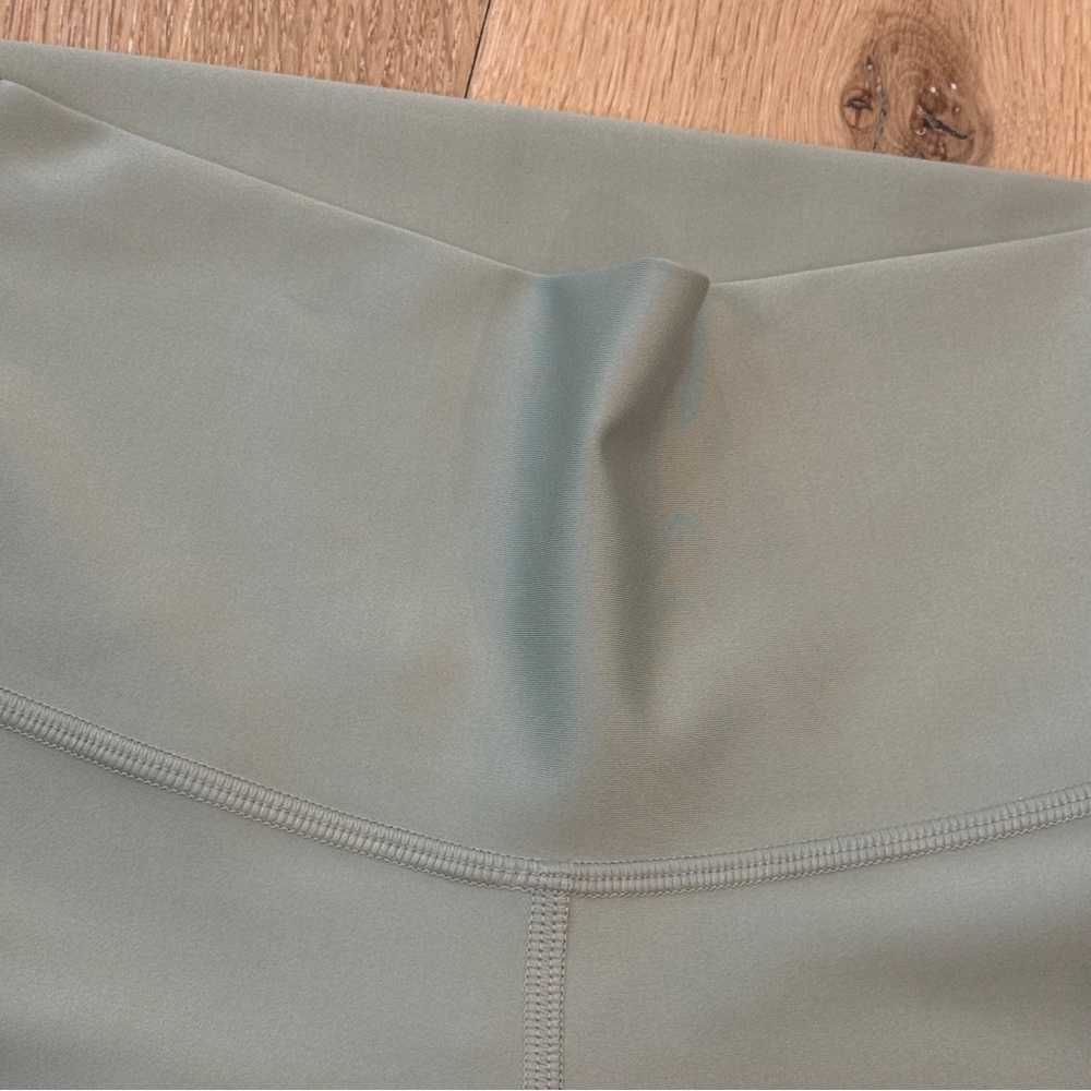 Alo Yoga Airlift High-Waist 7/8 Legging - Cosmic Light Green size small - Picture 3 of 9